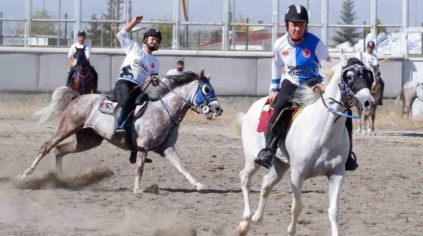Erzurum’da cirit heyecanı sürüyor