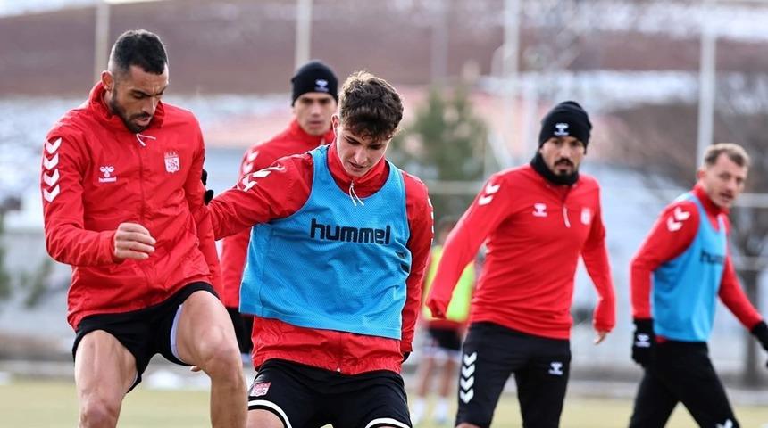 Sivasspor, teknik direktörsüz çalıştı