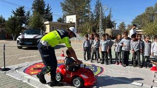 Kilis’te ilkokul öğrencilerine mobil trafik aracıyla eğitim verildi