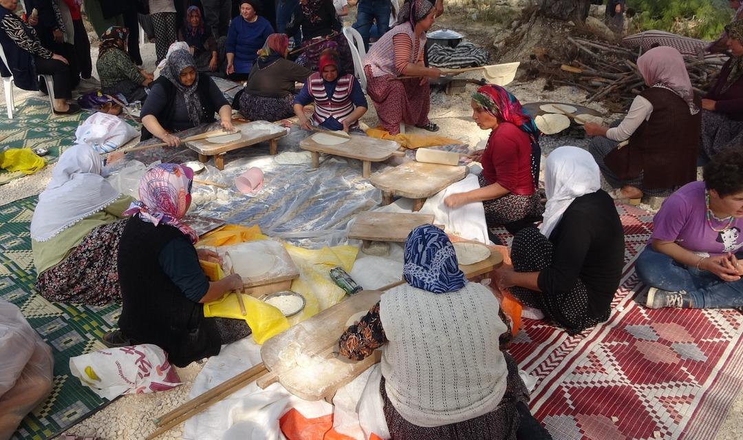 Torosların eteklerinde gastronomi şenliği: Yörük köyünde imece usulü yöresel yemeklerle lezzet dolu buluşma 7