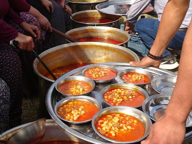 Torosların eteklerinde gastronomi şenliği: Yörük köyünde imece usulü yöresel yemeklerle lezzet dolu buluşma