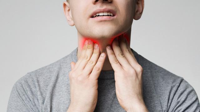 İhmal edilen ve tekrarlayan boğaz ağrısına dikkat! Birçok hastalığın habercisi olabilir...