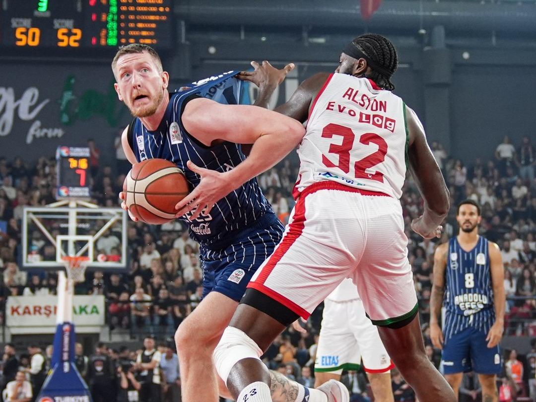 Türkiye Sigorta Basketbol Süper Ligi’nde Anadolu Efes Karşıyaka yı rahat geçti! 3