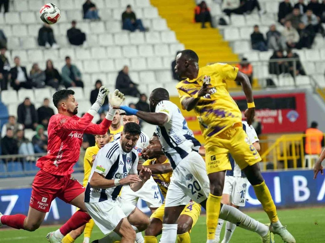 Orhan Ak yönetimindeki Eyüpspor iç sahada Kasımpaşa yı yenerek kötü gidişata dur dedi! 1