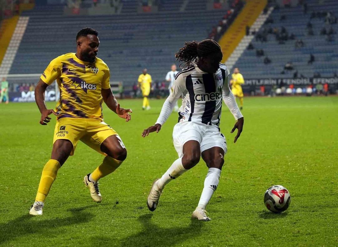 Orhan Ak yönetimindeki Eyüpspor iç sahada Kasımpaşa yı yenerek kötü gidişata dur dedi! 3