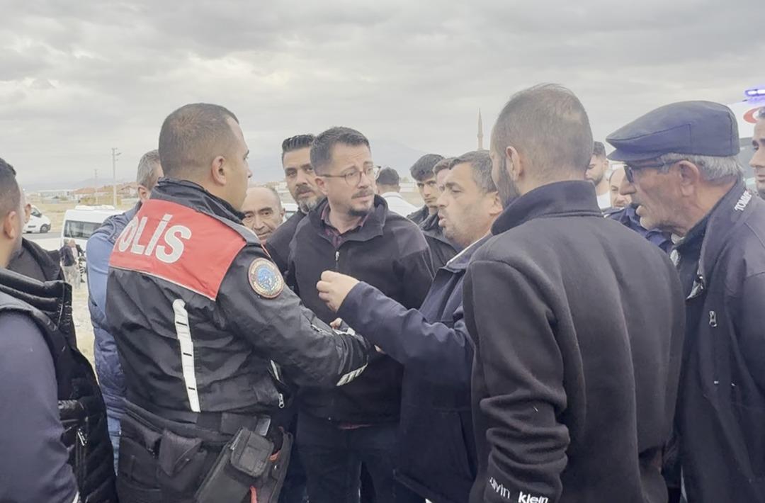 Polis cenazesi konvoyuna saldırı! 4 araçla gelip dehşet saçtılar: Çok sayıda yaralı 4