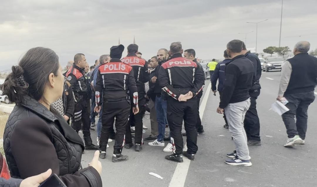 Polis cenazesi konvoyuna saldırı! 4 araçla gelip dehşet saçtılar: Çok sayıda yaralı 3