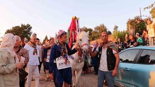 Bursa'da geleneksel bir düğün gerçekleştirdiler: Profesörle doçent, Yörük kıyafetiyle köy düğünü yaptı