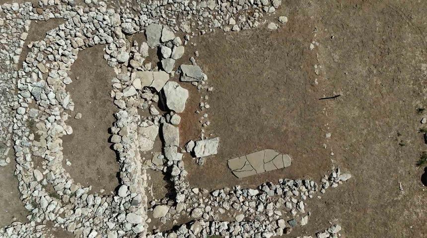 Çayönü tepesinde tarihin ilk musalla taşı