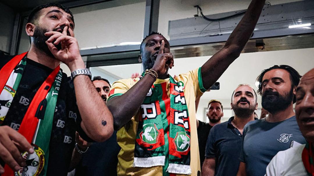 Galatasaray ın eski golcüsü Mbaye Diagne durdurulamıyor! Son maçta neler yaptı neler... 1