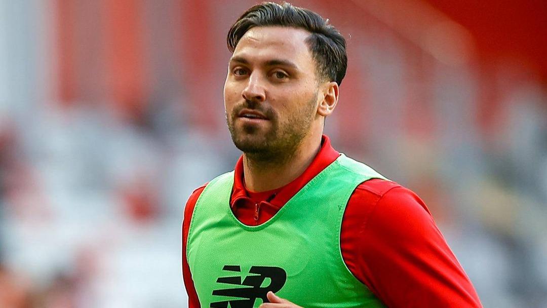 Fenerbahçe de oynamış, Galatasaray da 8 kupa kazanmıştı! 31 yaşındaki ünlü futbolcu kulüp arıyor...  3