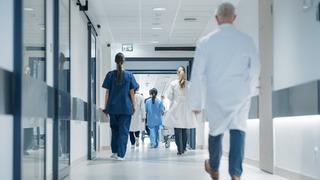 &Ouml;zel hastanelere 334 milyon lira ceza! Sosyal G&uuml;venlik Bakanı Vedat Işıkhan: "Usuls&uuml;z sağlık hizmetine asla ge&ccedil;it yok"