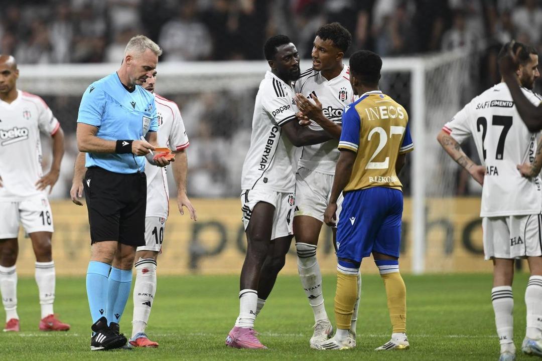 Fenerbahçe-Stuttgart maçının hakemi belli oldu! Karşılaşmayı daha önce Beşiktaş taraftrarını çıldırtan Danimarkalı Jakob Kehlet yönetecek 2