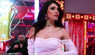 S&uuml;per minisiyle peş peşe poz verdi! Bakan bir daha baktı 