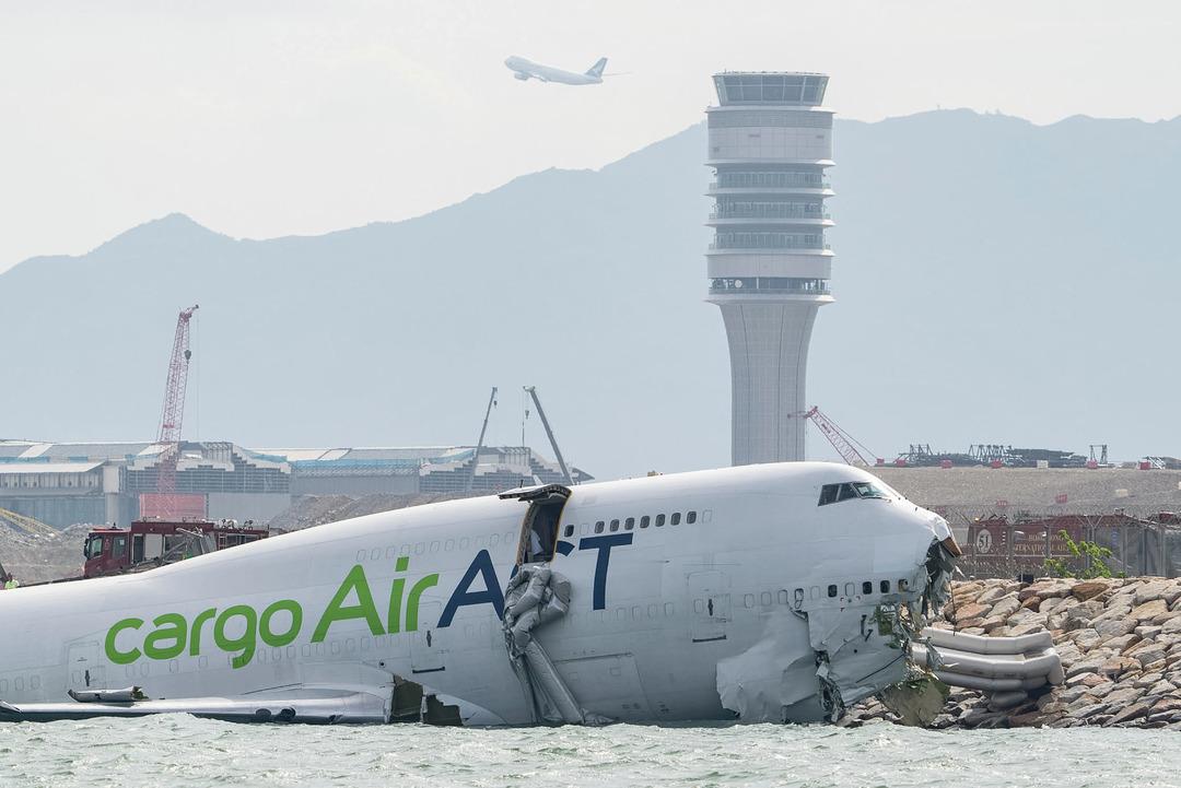 ACT Airlines kargo uçağı Hong Kong’da pistten çıktı: Facia kıl payı atlatıldı 1