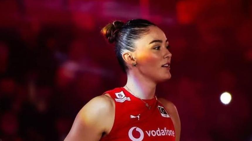 Zehra Güneş paylaşmaya doyamadı! Ayna karşısındaki pozlarına beğeni yağdı