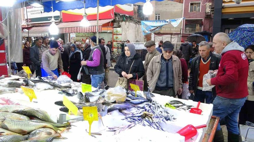 Samsun’da hamsi ve istavrit 75 TL