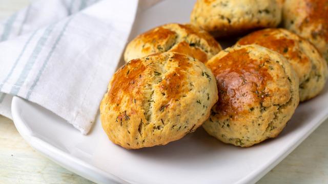 Dereotlu poğaça: Kıyır kıyır dereotlu poğaça tarifi! Pastane usulü dereotlu poğaça nasıl yapılır?