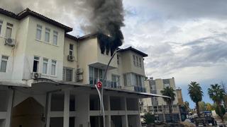 Antalya'da yangın! Para ve çeklerin hepsi yandı