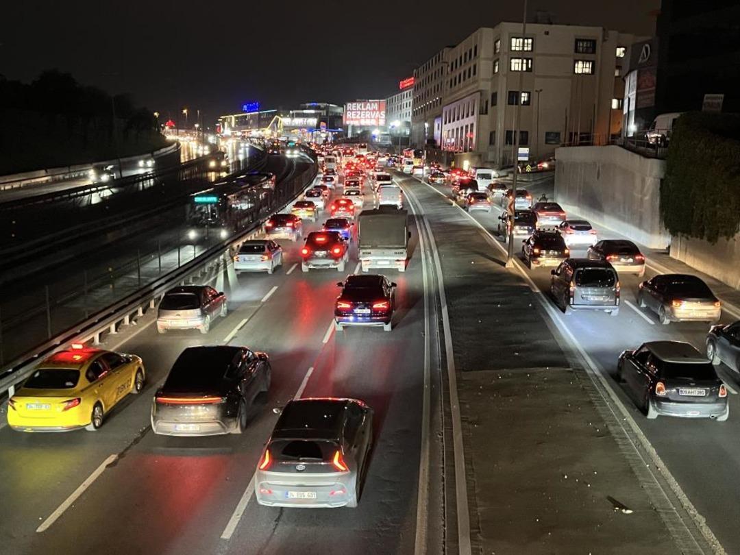 İstanbul’da trafik yoğunluğu yüzde 80’e ulaştı 1