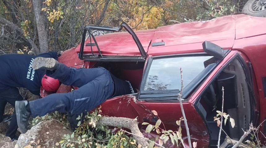 Otomobil şarampole yuvarlandı: 3 yaralı