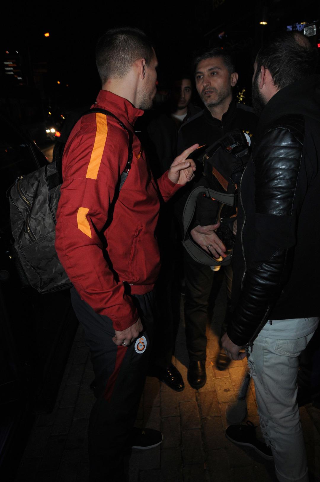 Podolski gazetecilere tekme tokat saldırdı