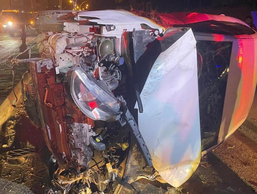 Dörtyol’da aydınlatma direğine çarpan otomobilin sürücüsü yaralandı 1