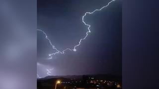 Yer: Siirt! Şimşekler geceyi gündüze çevirdi