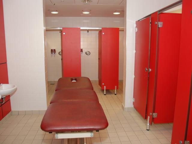 Şampiyonlar Ligi'nde oynanan Arsenal-Atletico Madrid maçı öncesi görülmemiş kriz! Duşa giremediler, UEFA'ya şikayet ettiler