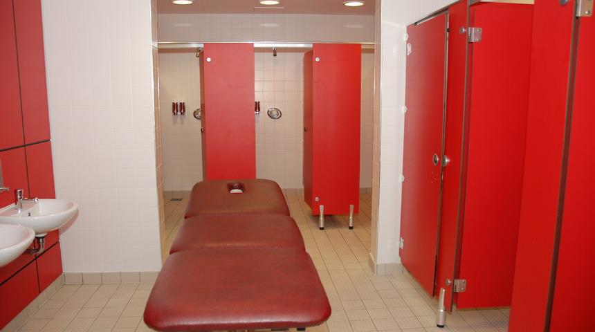 Şampiyonlar Ligi'nde oynanan Arsenal-Atletico Madrid maçı öncesi görülmemiş kriz! Duşa giremediler, UEFA'ya şikayet ettiler