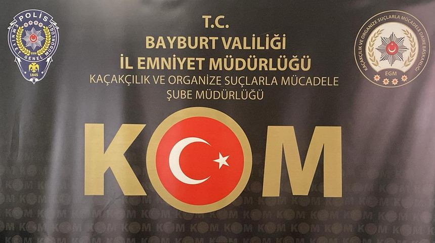 Bayburt’ta kaçak alkol ve tütün operasyonlarında 4 şüpheli gözaltına alındı