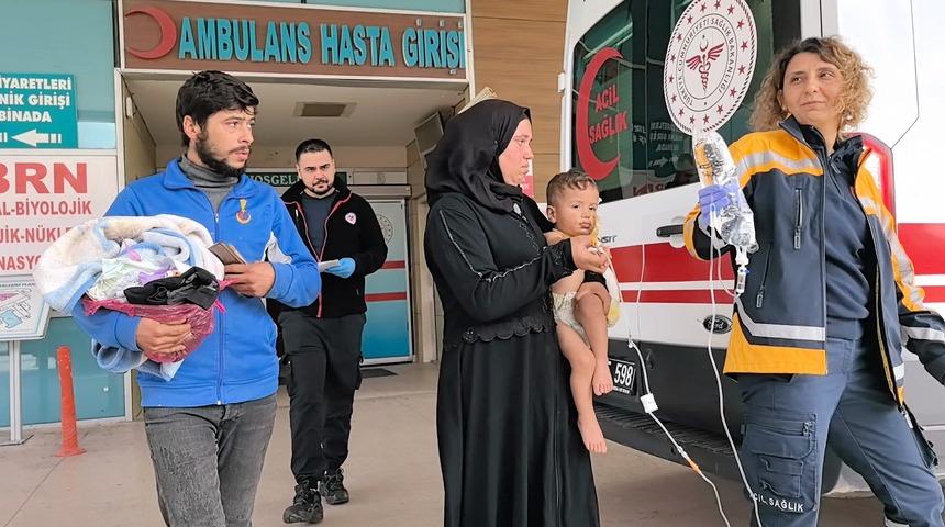 Bahçede yakılan ateşin üzerine düşen bebek yaralandı