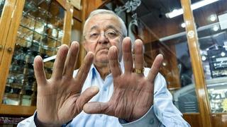 Yaklaşık 60 yıldır bu mesleği yapıyor! Şaşırtan gerçeği ehliyetini yenilemek için gittiğinde öğrendi