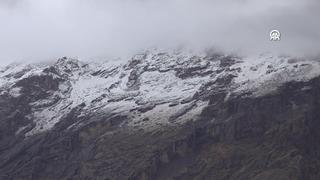 Hakkari'de sağanak, yüksek kesimlerde kara döndü! Bazı yerler beyaza büründü