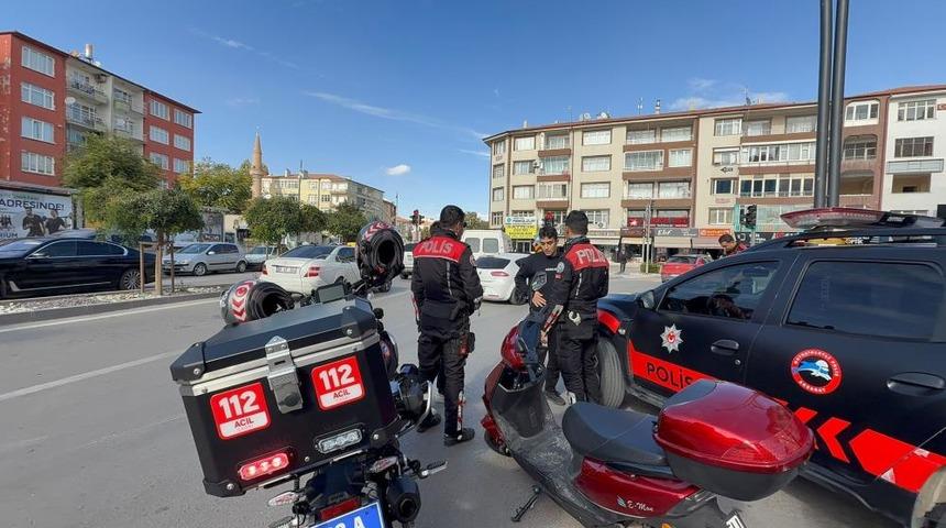 Ehliyetsiz arkadaşına motosikleti verdi, "Bir sürü cezam var" diye polise yalvardı