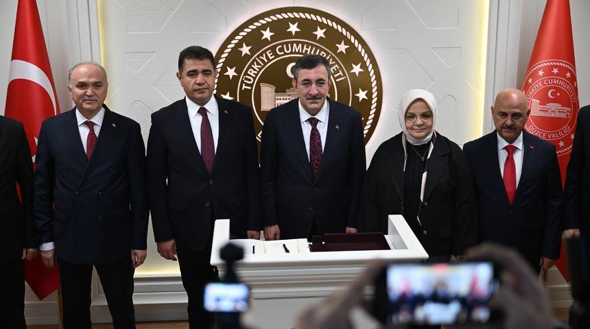 Cumhurbaşkanı Yardımcısı Yılmaz, Düzce'de ziyaretler gerçekleştirdi