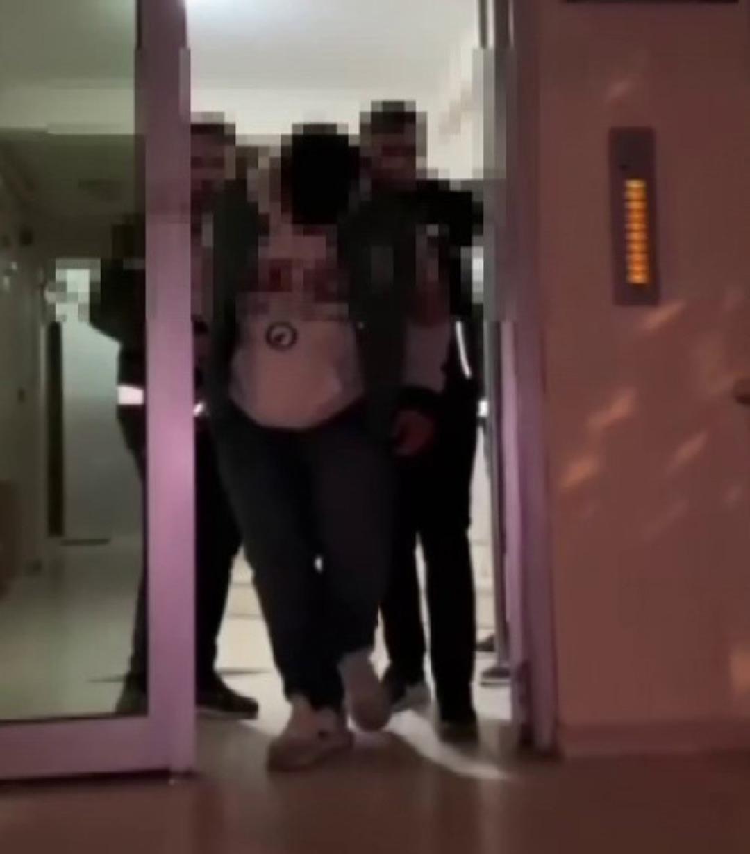 Metroda oyuncak tüfekle korkutup sosyal medyada paylaşmıştı! Gözaltına alındı 3