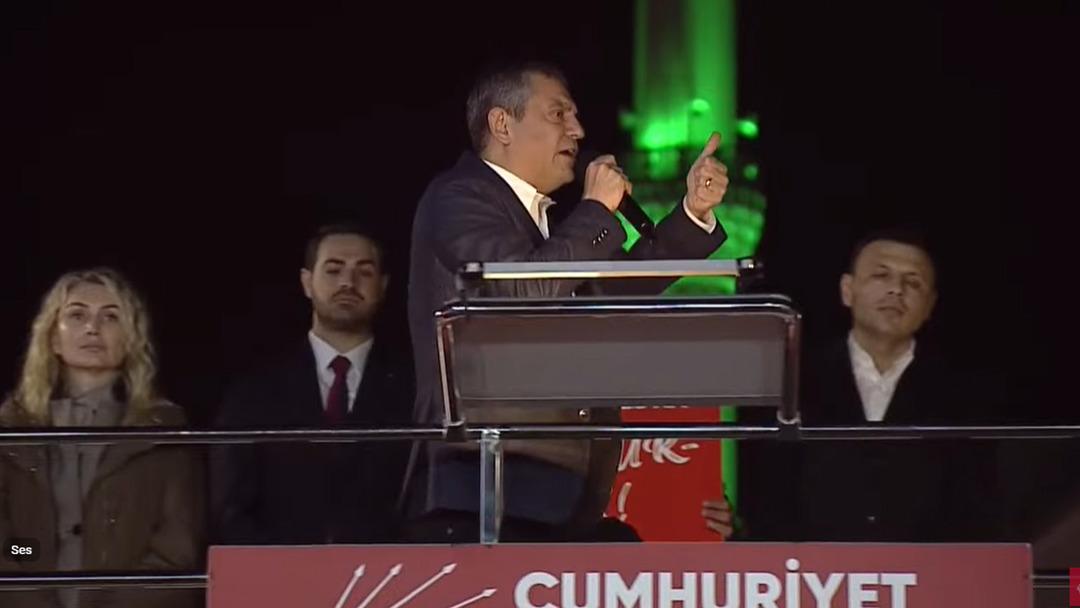 CHP Genel Başkanı Özgür Özel: "Dört rezaleti açıklıyorum: Asfalt ihalesi, 185 milyon TL lik kamu zararı, memurların sürülmesi, savcılığa yalan beyan!" 7