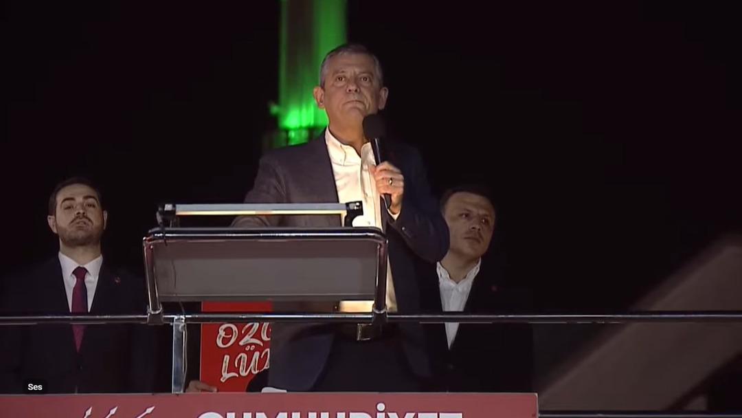 CHP Genel Başkanı Özgür Özel: "Dört rezaleti açıklıyorum: Asfalt ihalesi, 185 milyon TL lik kamu zararı, memurların sürülmesi, savcılığa yalan beyan!" 6
