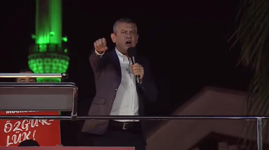 CHP Genel Başkanı Özgür Özel: "Dört rezaleti açıklıyorum: Asfalt ihalesi, 185 milyon TL'lik kamu zararı, memurların sürülmesi, savcılığa yalan beyan!" 