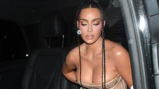 Kim Kardashian Mert Alas'ın partisinde çok iddialı! 'Göğüs kemeri her an açılacak gibi'