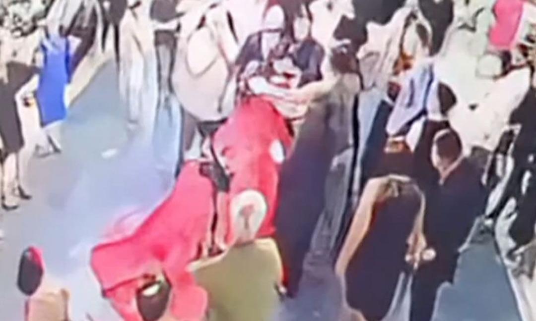 Kına gecesinde korkutan anlar! Avize gelinin üzerine düştü! En güzel günü böyle mahvoldu... 1