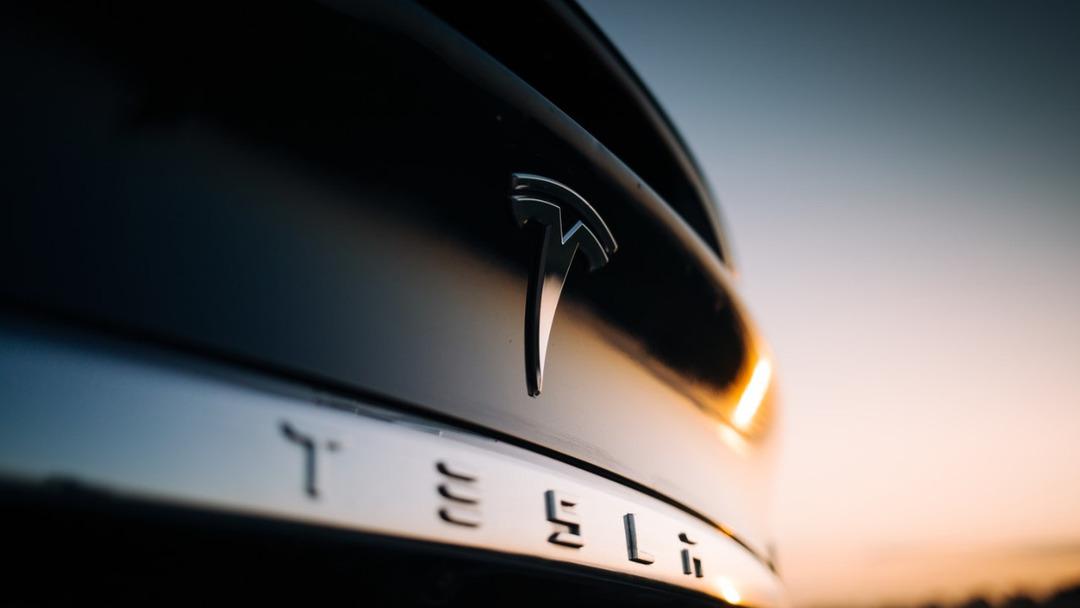 Tesla’dan şaşırtan bilanço: Gelir rekoru kırıldı ama bu rakamlar Elon Musk ı mutlu etmeyecek! 1