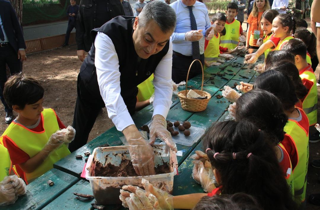 Bu çiçeği koparmanın cezası 2 milyon 800 bin TL! Nesli tükeniyor tehlikesi: Kum zambakları koruma altında 5