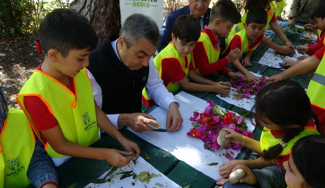 Bu çiçeği koparmanın cezası 2 milyon 800 bin TL! Nesli tükeniyor tehlikesi: Kum zambakları koruma altında 6