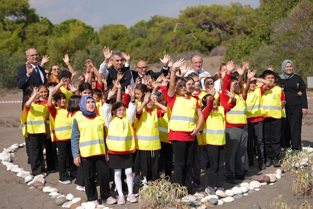 Bu çiçeği koparmanın cezası 2 milyon 800 bin TL! Nesli tükeniyor tehlikesi: Kum zambakları koruma altında 7