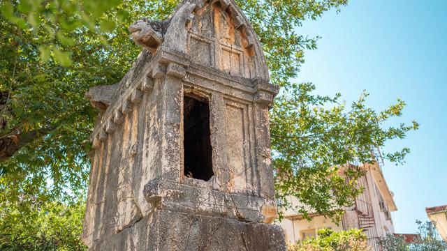 2 bin yıllık lahit açıldı! Uzmanlar içinden çıkanı görünce şaşkına uğradı