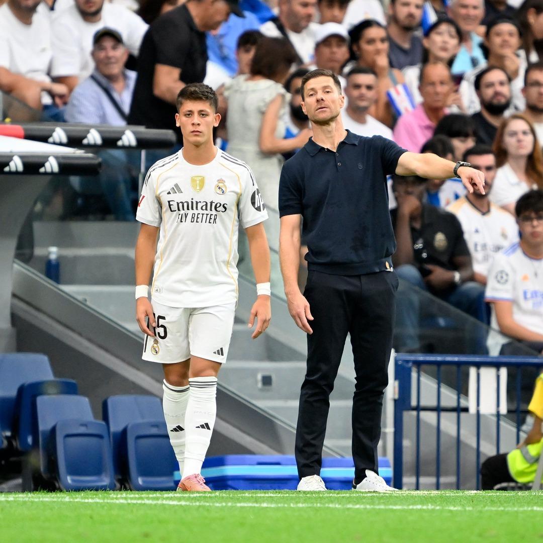 Şampiyonlar Ligi nde gecenin Türk derbisinde maça damga vuran an! Arda Güler ve Kenan yıldız karşılaştı! Maç sonu Arda güler şaşırdı 4