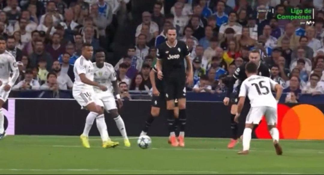 Real Madrid Juventus karşılaşmasında Arda Güler den çok konuşulacak hareket! O pozisyon sonrası ağzından küfür çıktı... 2