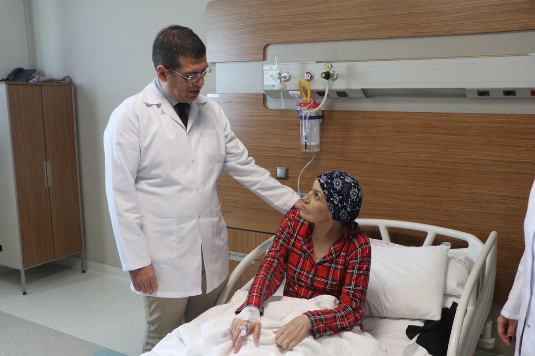 Her 8 kadından 1’i risk altında! Meme kanserine dikkat: "Genetik testlerle meme kanseri olmadan riskli kişiler saptanmalı" 1